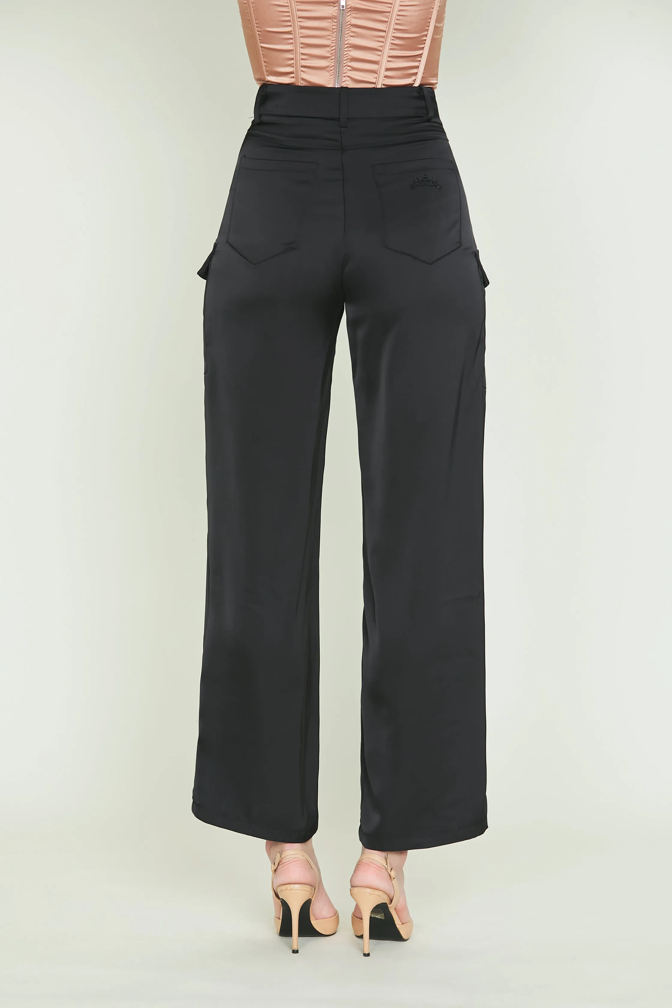 Pantalone COSTRU cargo con  tasconi effetto semi lucido