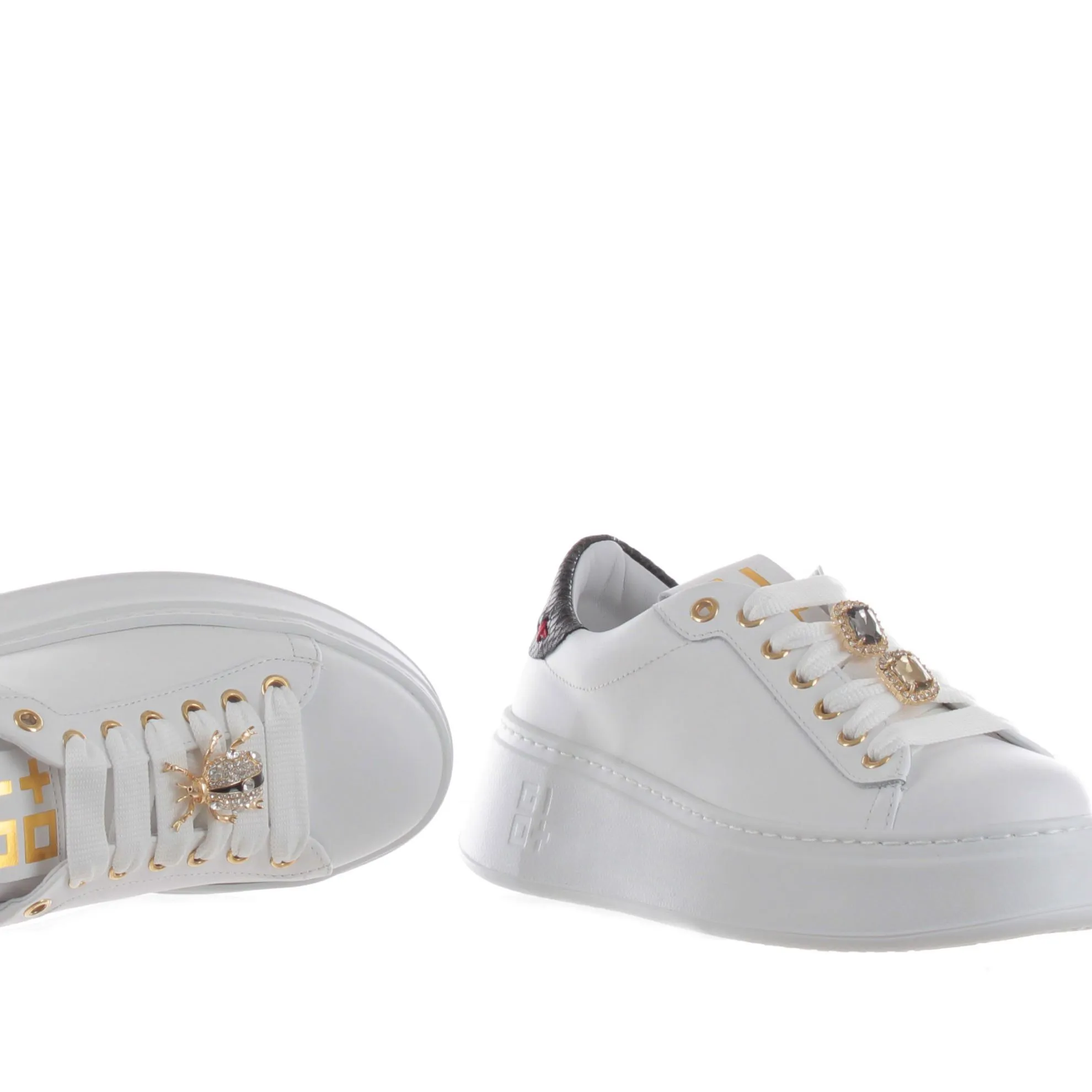 Sneaker in pelle con accessorio gioiello