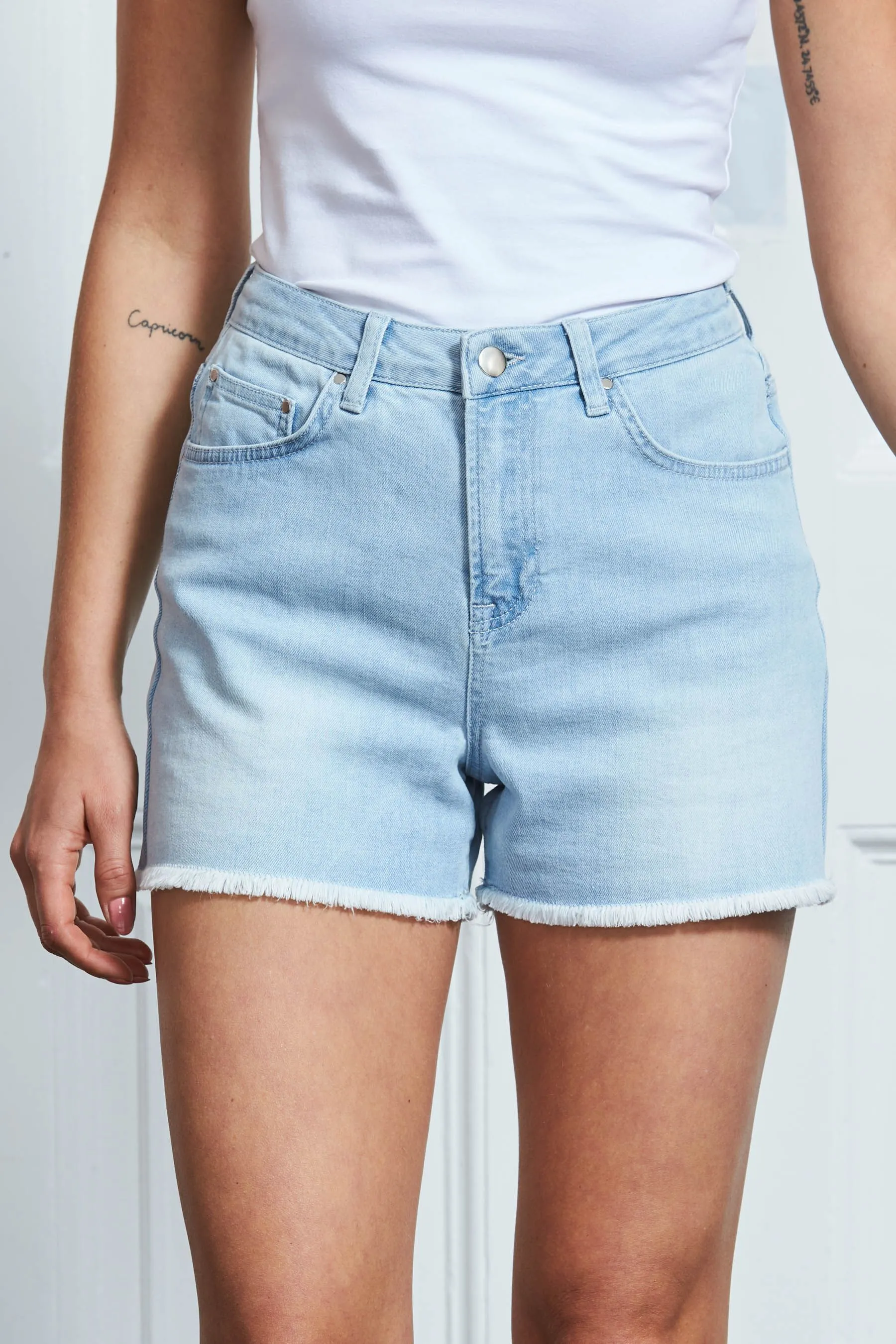 Sosandar - Shorts con bordi grezzi in denim    